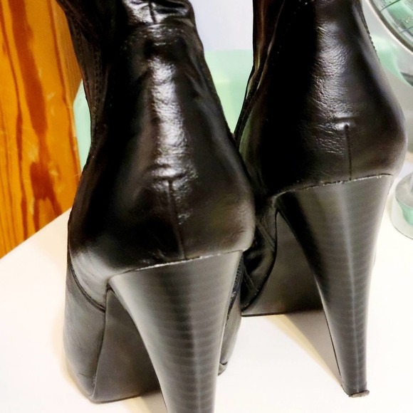 Guess black leather zippered knee high boots size 7.5 - Picture 3 of 6